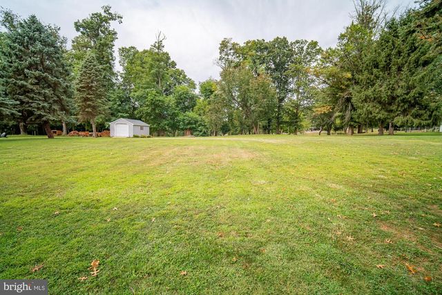 864 ELHAM DR, York, PA 17406