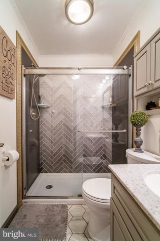 864 ELHAM DR, York, PA 17406