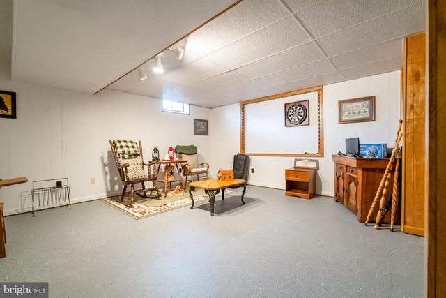 864 ELHAM DR, York, PA 17406