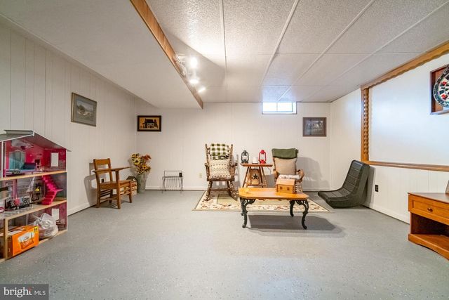 864 ELHAM DR, York, PA 17406