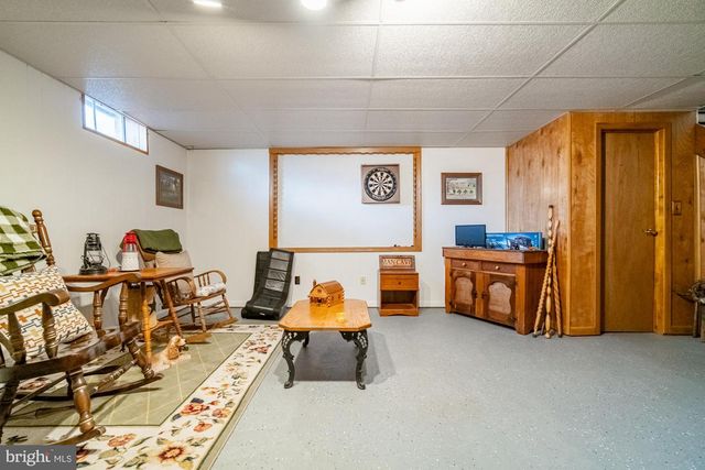 864 ELHAM DR, York, PA 17406