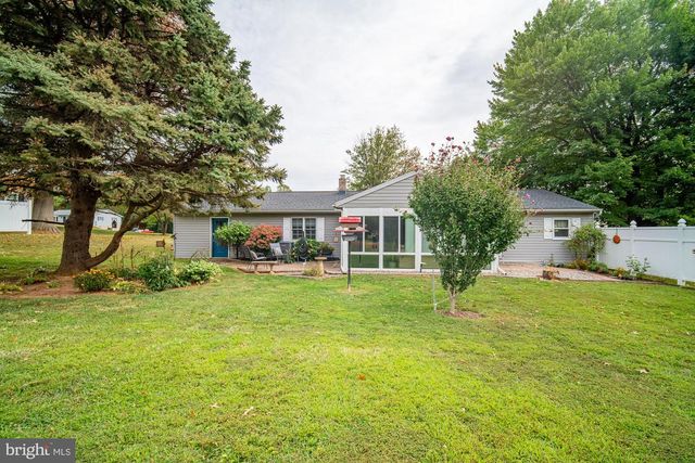 864 ELHAM DR, York, PA 17406