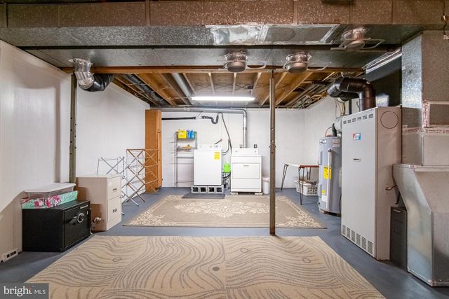 864 ELHAM DR, York, PA 17406