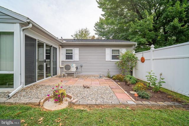 864 ELHAM DR, York, PA 17406