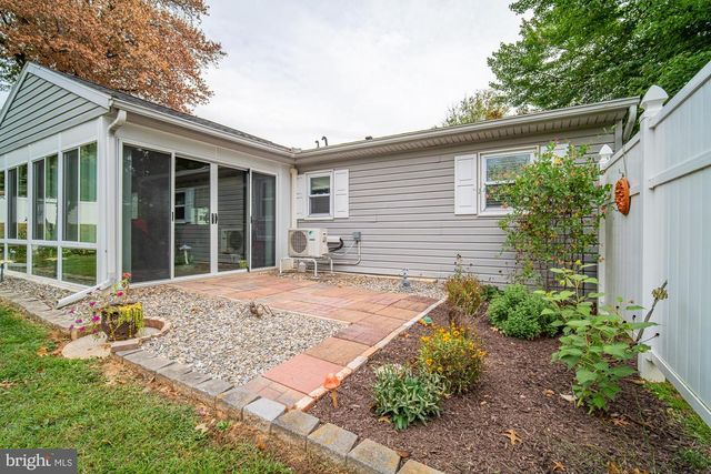 864 ELHAM DR, York, PA 17406