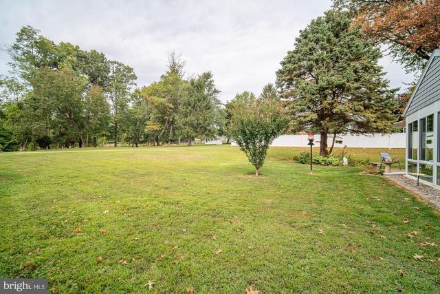 864 ELHAM DR, York, PA 17406