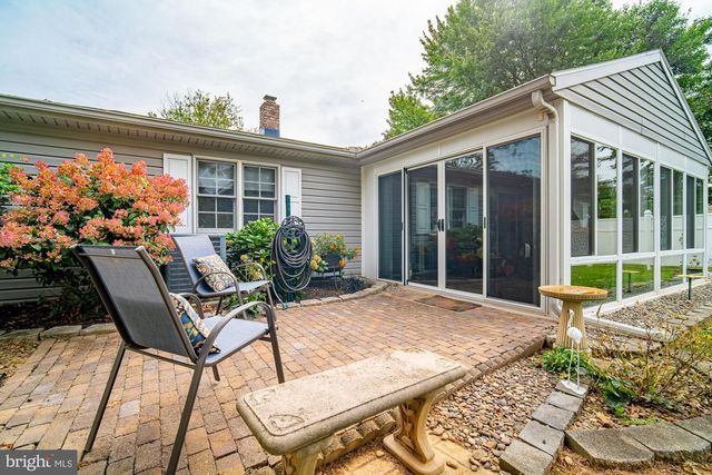 864 ELHAM DR, York, PA 17406