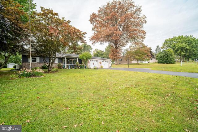 864 ELHAM DR, York, PA 17406