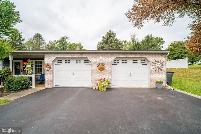 864 ELHAM DR, York, PA 17406