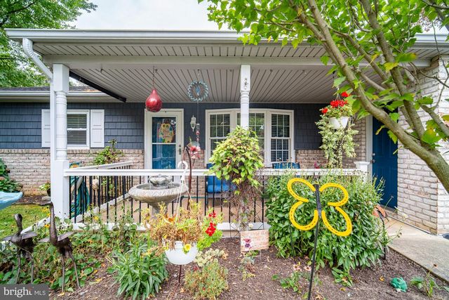 864 ELHAM DR, York, PA 17406