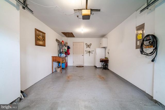 864 ELHAM DR, York, PA 17406