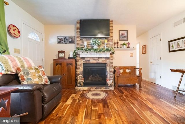 864 ELHAM DR, York, PA 17406