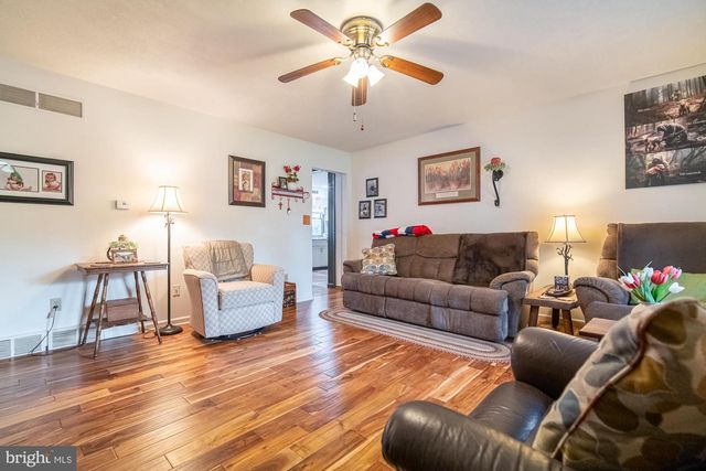 864 ELHAM DR, York, PA 17406