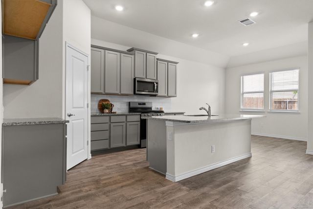 10605 Ponderosa Trail, Aubrey, TX 76227