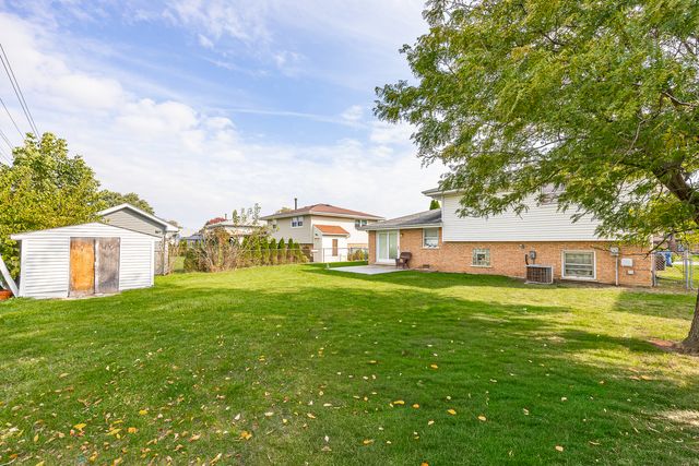 10624 S Michael Drive, Palos Hills, IL 60465