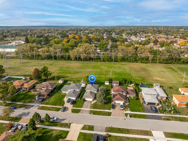 10624 S Michael Drive, Palos Hills, IL 60465