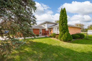 10624 S Michael Drive, Palos Hills, IL 60465