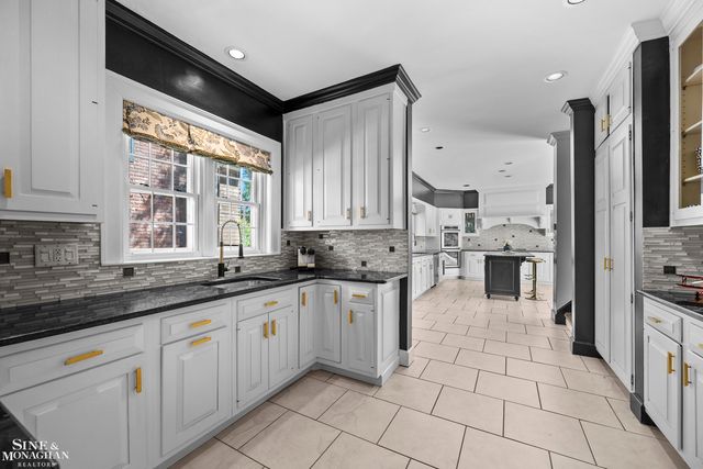 512 Washington Road, Grosse Pointe, MI 48230