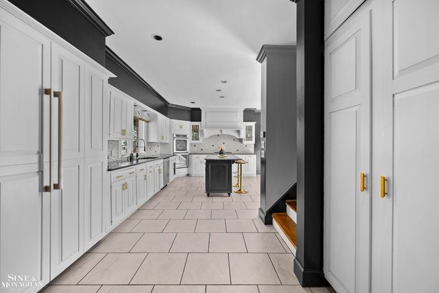 512 Washington Road, Grosse Pointe, MI 48230