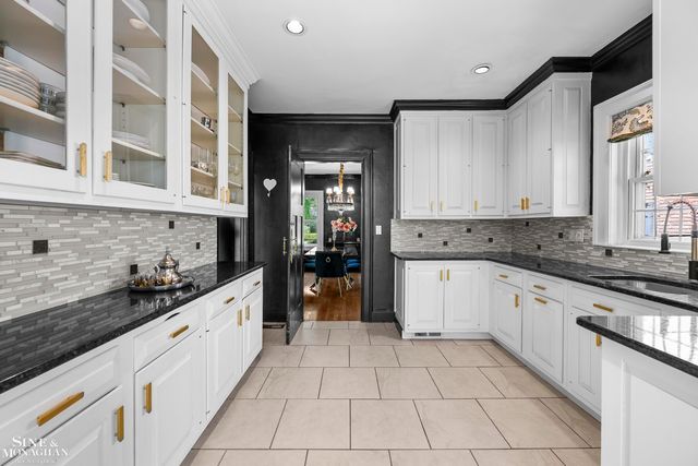 512 Washington Road, Grosse Pointe, MI 48230