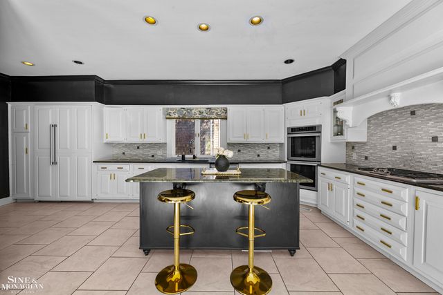 512 Washington Road, Grosse Pointe, MI 48230