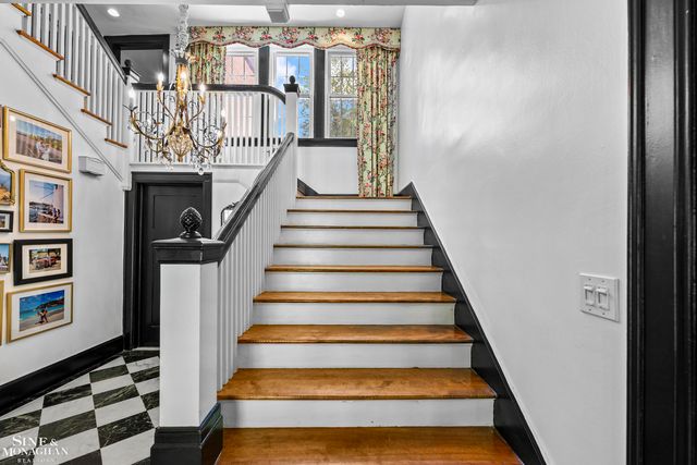 512 Washington Road, Grosse Pointe, MI 48230