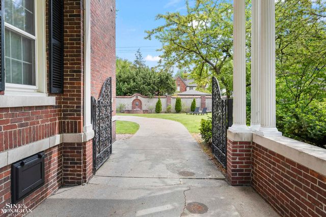 512 Washington Road, Grosse Pointe, MI 48230