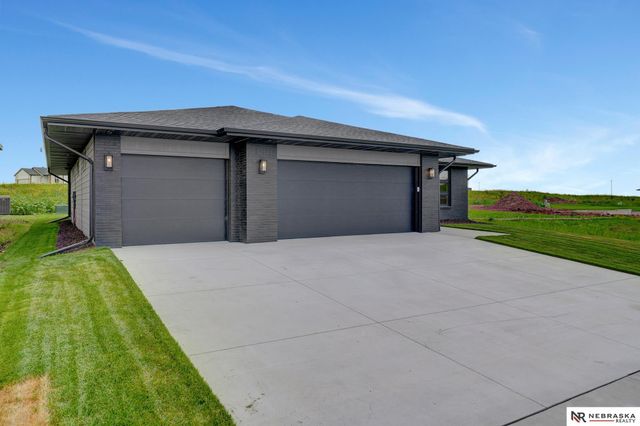 9332 S 86th Street, Lincoln, NE 68526