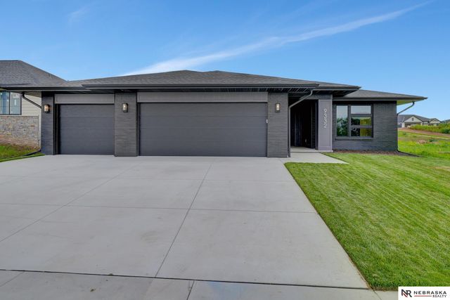 9332 S 86th Street, Lincoln, NE 68526