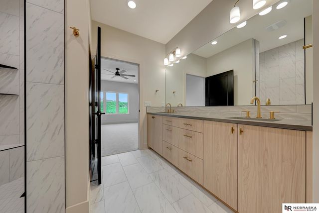 9332 S 86th Street, Lincoln, NE 68526