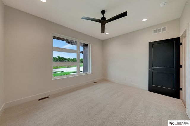 9332 S 86th Street, Lincoln, NE 68526