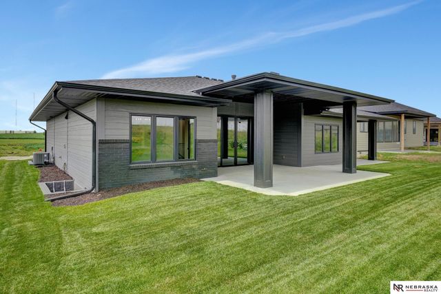 9332 S 86th Street, Lincoln, NE 68526