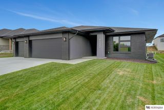 9332 S 86th Street, Lincoln, NE 68526
