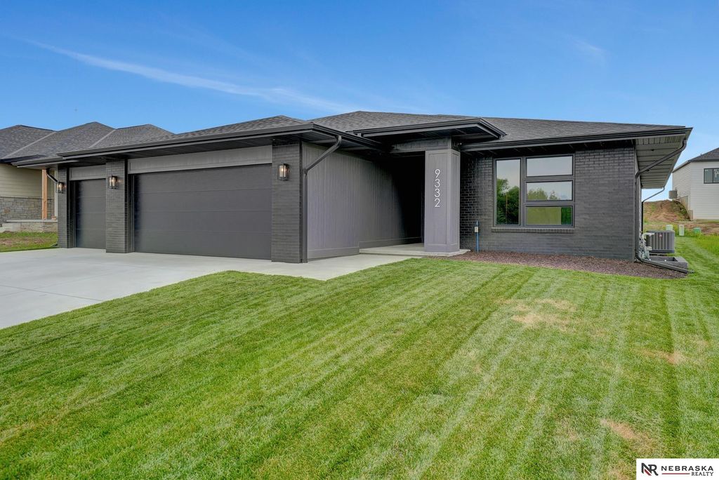 9332 S 86th Street, Lincoln, NE 68526