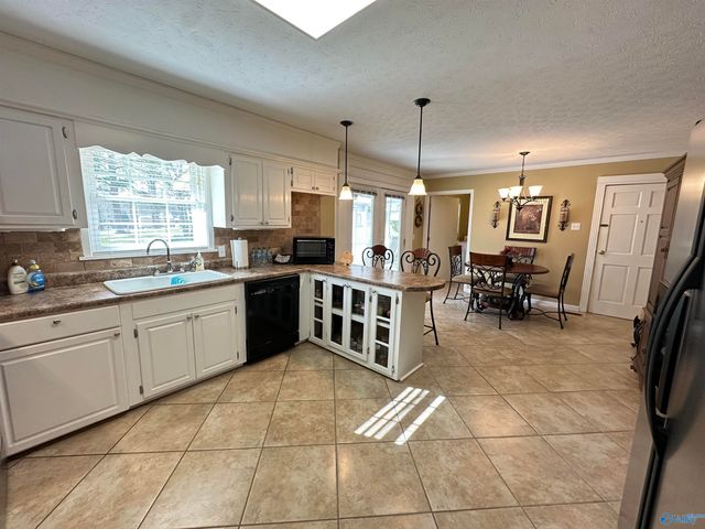 607 East Riverview Drive, Gadsden, AL 35903