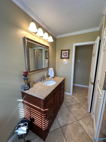 607 East Riverview Drive, Gadsden, AL 35903