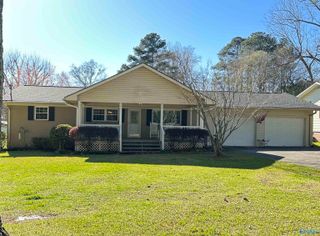 607 East Riverview Drive, Gadsden, AL 35903