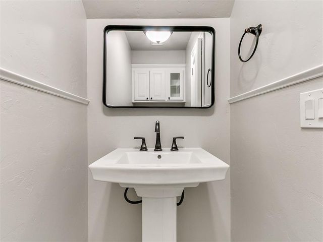 11300 Woodbridge Road, Oklahoma City, OK 73162