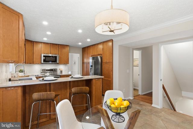 1322 QUAIL RIDGE DR, Reston, VA 20194