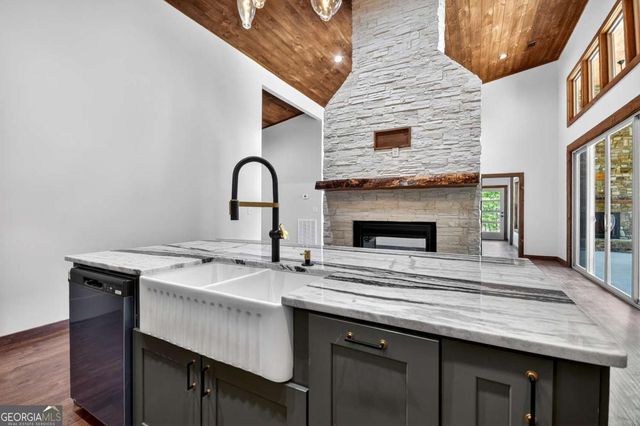 2461 Salem, Mineral Bluff, GA 30559