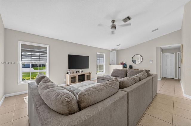 4461 NW 20th Ave, Oakland Park, FL 33309