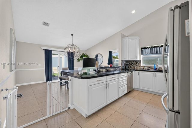 4461 NW 20th Ave, Oakland Park, FL 33309