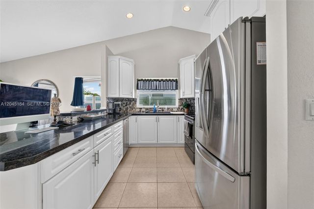 4461 NW 20th Ave, Oakland Park, FL 33309