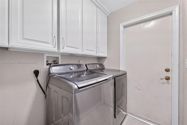 4461 NW 20th Ave, Oakland Park, FL 33309