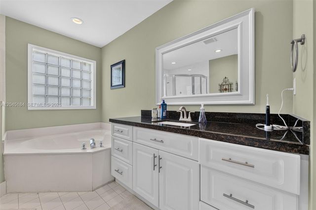 4461 NW 20th Ave, Oakland Park, FL 33309