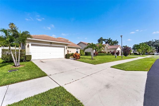 4461 NW 20th Ave, Oakland Park, FL 33309