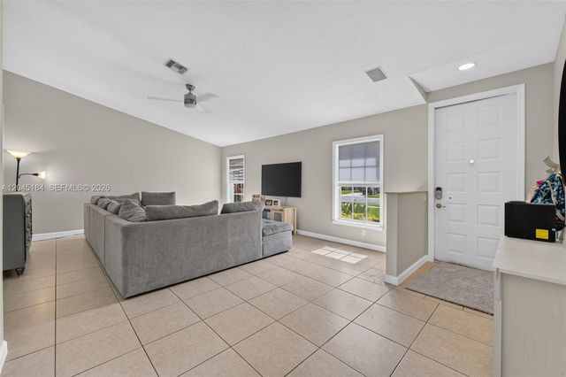 4461 NW 20th Ave, Oakland Park, FL 33309