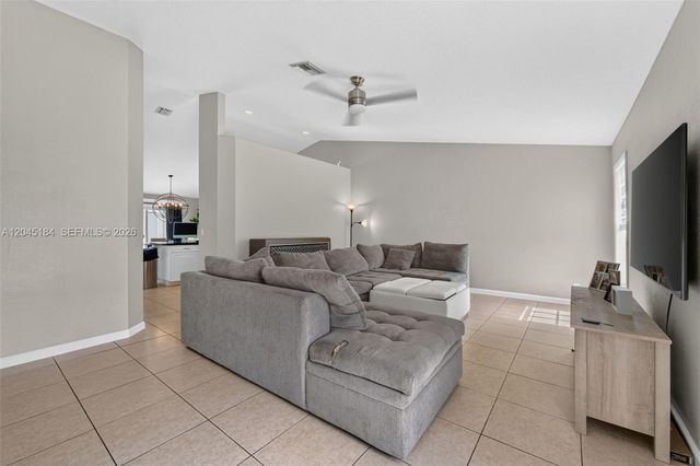 4461 NW 20th Ave, Oakland Park, FL 33309