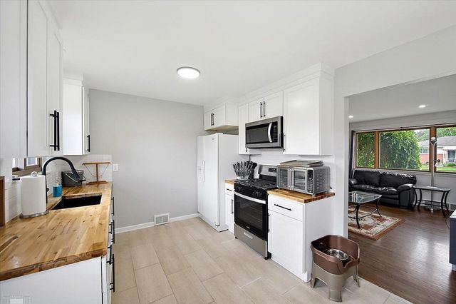 15650 Flanagan Street, Roseville, MI 48066