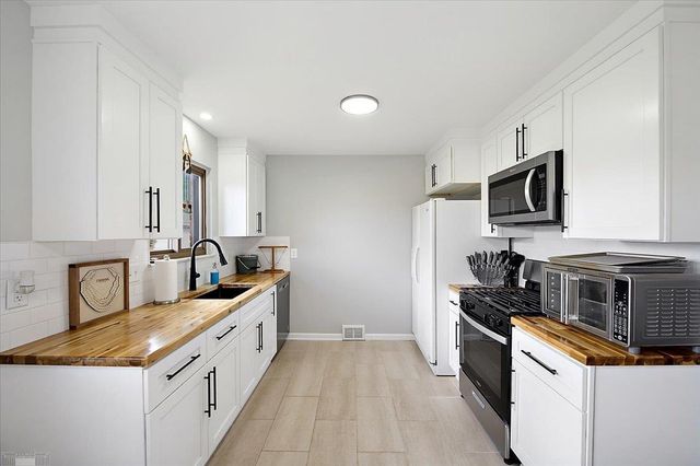 15650 Flanagan Street, Roseville, MI 48066